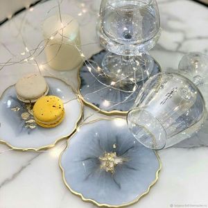 Juego de posavasos de resina de lujo hecho a mano personalizado con detalles dorados Decoración de mesa elegante y posavasos para bebidas - Product Image 3