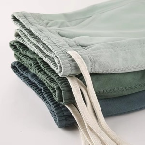 Los pantalones cortos deportivos informales para hombre más vendidos, logotipo personalizado, cordón grueso, algodón pesado, mezcla de poliéster, patrón sólido, ropa de gimnasio - Product Image 2