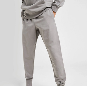 Survêtement gris moderne - Sweat à capuche et jogging rayés Confort élégant pour hommes Parfait pour un usage quotidien vêtements de sport par Ako - Product Image 3