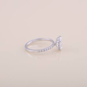Bague de fiançailles et de mariage en diamant de laboratoire taille poire certifié IGI avec bande pavée en or blanc/rose et or jaune 9 carats - Product Image 5