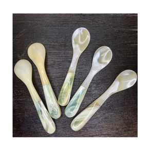 Cuillères de coquillages fabriquées à la main Vaisselle de restaurant durable - Product Image 1