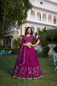 Fabricant et fournisseur de vêtements de mariage en soie Vichitra avec des paillettes et des broderies au fil, Lehenga Choli, mode féminine - Product Image 2