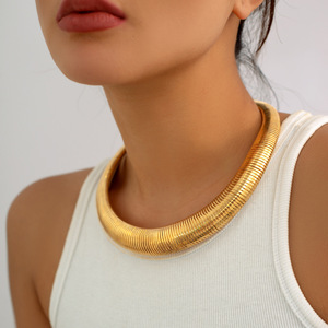 Simple exagéré métal lourd tordu couples collier ras du cou femmes spirale grande grosse croix chaîne Grunge Steampunk cadeau bijoux - Product Image 1