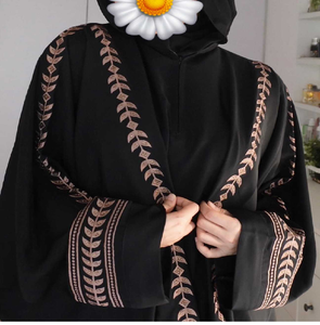 อาบายะสีดำสุดหรูพร้อมงานปักลายดอกไม้ที่แขนเสื้ออย่างสวยงาม มีจำหน่ายในราคาขายส่ง - Product Image 5