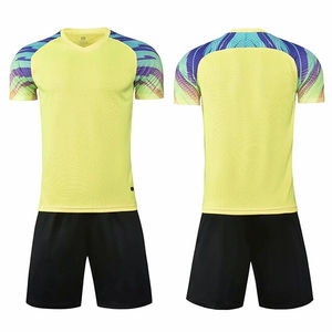 Conjunto de ropa de fútbol personalizada para hombres y niños Camiseta de fútbol de manga corta y chándal Ropa deportiva para niños y adultos - Product Image 4