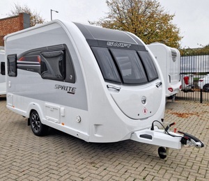 รถบ้านเคลื่อนที่ Swift Motorhome Germany 6 ที่นอน สีน้ำเงินเข้ม ตัวถังอะลูมิเนียม สำหรับใช้เป็นบ้านเคลื่อนที่ รถแคมป์ปิ้ง และการเดินทางทางอากาศ - Product Image 2