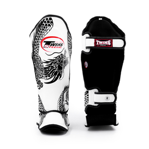 Espinilleras Gemelas de Alta Calidad Hechas de Cuero Genuino con Diseño Personalizado, Logotipo a Color y Correa Ajustable con Cierre de Velcro para Muay Thai - Product Image 5