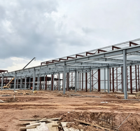 Entrepôt préfabriqué en structure métallique à portée libre, atelier industriel, hangar agricole