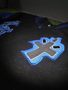 เสื้อแจ็กเก็ตบอมเบอร์ปักลายตัวอักษรสำหรับผู้ชายเสื้อแจ็กเก็ตทีมตัวแทนออกแบบได้ตามต้องการ - Product Image 5