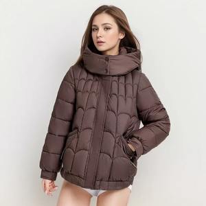 Chaqueta de Nieve Premium para Mujer al por Mayor, Diseño Personalizado con Capucha, Chaqueta Acolchada para Mujer, Chaqueta de Invierno Elegante, Fabricante - Product Image 6