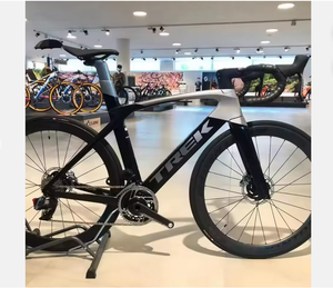 Prêt pour la livraison par coursier : Vélo de route TREK MADONE SLR 9, fourche en acier, freins à disque - Product Image 1