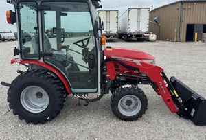 Tracteur à roues MASSEY FERGUSON 1M.25 2WD d'occasion avec chargeur frontal, transmission par engrenages, moteur Kohler, transmission automatique pour utilisation sur pelouse - Product Image 2