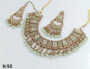 FANCY ANTIQUE TRADITIONAL and FASHIONABLE <b>GOLD</b> TONE KUNDAN <b>PEARL</b> CHOKER <b>NECKLACE</b> EARRING SET WITH MANGTIKA for WOMEN and GIRL - Product Image 3