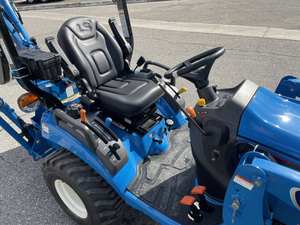 TRACTOR LS MT125 HST CON CARGADOR Y RETROEXCAVADORA EN VENTA - Product Image 5