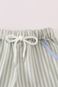 Ensemble de shorts élégants et décontractés à rayures bleues pour garçons Tenue d'été tendance Poches fonctionnelles pour les tout-petits - Product Image 3