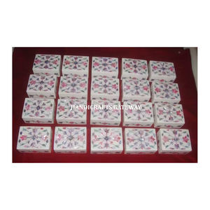 Hermosa Caja de Regalo de Mármol Blanco Hecha a Mano con Incrustaciones de Nácar de Diseño Antiguo para Joyería, Ideal para Festividades - Product Image 1