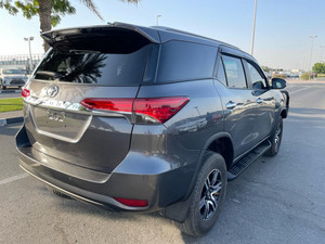 2021 Toyota Fortuner กระปุกเกียร์อัตโนมัติน้ำมันดีเซลมือขวา, ภายในรถมีไฟภายในรถ AWD Drive หนังโลหะด้านหลัง R20 ACC - Product Image 2