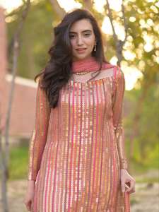 Nouvel ensemble Sharara et Dupatta de soirée de créateur en rose avec broderie de sequins, tenue ethnique élégante pour les fêtes et les mariages - Product Image 4