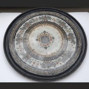 แผ่นชาร์จเรซินสีโรสโกลด์ลายหินอ่อนพร้อมดีไซน์อาร์ตเดคโคแบบหมุนทำจากโลหะสีชมพูน้ำหนักเบาสำหรับงานเฉลิมฉลองครบรอบแต่งงาน - Product Image 2