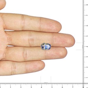 พลอยไพลินสองสีคุณภาพสูง 3.55 กะรัต (พิทัมบารี) ทรงเหลี่ยมมรกต รูปทรงลูกแพร์สีแดง - Product Image 3