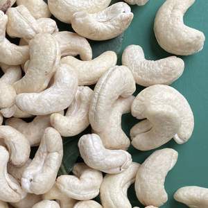 La mejor tarifa de anacardos al por mayor Santigo Vietnam W320 Buena calidad al por mayor exportado a la UE, Oriente Medio - Product Image 1