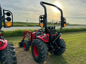 Mini Tractor Agrícola TYM T25 a Precio Económico, Tractor de Ruedas con Cargador, 24HP, 4x4, en Venta - Product Image 4