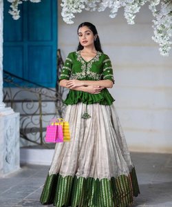 Conjunto Lehenga Women Choli: Encanto tradicional para tiendas minoristas-Explore nuestra última colección Today Dhoti - Product Image 1