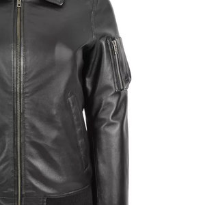 เสื้อแจ็คเก็ตบอมเบอร์ผู้หญิงไซส์ XL/พลัส สำหรับฤดูหนาว แบรนด์ High Street Silo Sports ผลิตจากหนังแกะถัก ดีไซน์ทันสมัย คอวี ระบายอากาศได้ดี ลายเรียบ - Product Image 5