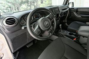 Jeep Wrangler Sport 4x4 Usado en Excelentes Condiciones, Año 2016 - Product Image 5