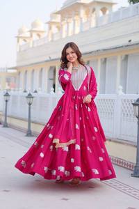Robe Anarkali brodée magenta pour femmes Unity Luxure avec dupatta, tenue de fête et de mariage de luxe - Product Image 5