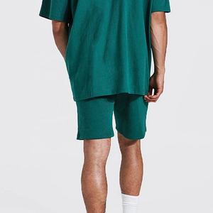 Conjunto deportivo reflectante para hombre, ropa deportiva de 2 piezas con camiseta de gimnasio y pantalones cortos deportivos, ideal para entrenamiento y entrenamientos - Product Image 3