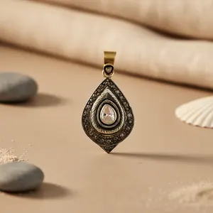 Ensemble de perles de nacre et de diamants, pendentif en forme de poire avec plaqué or, collier de luxe avec breloques en diamants - Product Image 3