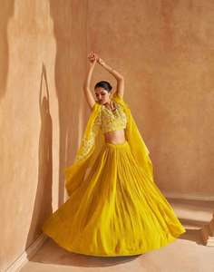 Designer Fantaisie Tendance Vêtements Ethniques Top Qualité Premium Véritable Chinon Soie Lehenga Choli & Koti Avec Pur Travail À La Main À Vendre - Product Image 6