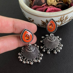 Pendientes Jhumka con Diseño Floral Indio Clásico y Moderno, de Acero Inoxidable Antiguo de Alta Calidad, Regalos para Bodas y Fiestas - Product Image 5