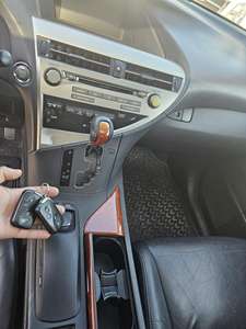 รถซีดานหรู ปี 2020 ขับเคลื่อนสี่ล้อ ภายในสีเข้ม เบาะหนัง หลังคาซันรูฟแบบพาโนรามา เกียร์อัตโนมัติ เครื่องยนต์ 6 สูบ 4.5 ลิตร แบบดูดอากาศธรรมชาติ - Product Image 4