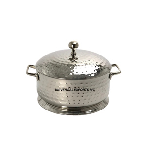 Olla caliente de madera de nogal con tapa martillada dorada Cazuela hecha a mano de calidad premium Calentador de alimentos de metal de lujo de la mejor calidad - Product Image 3