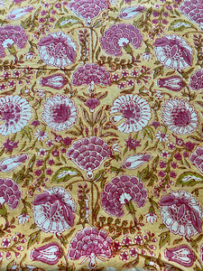 Tissu en coton imprimé à la main, motif floral Mughal en jaune moutarde et rose - Product Image 3