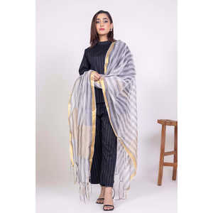 Jacuard WGK-DPT-JQ-104 Écharpe en soie avec design drapé - Product Image 4