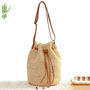 VENTE CHAUDE Sacs à main pour femmes Sacs à main en paille de papier tissée en jonc de mer Sac seau de plage pour fille Bandoulière en cuir - Product Image 1