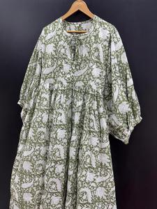 ชุดเดรสผ้าคอตตอนพิมพ์ลายบล็อกแขนพองมีพู่สำหรับออกข้างนอกลำลอง - Product Image 3