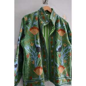 เสื้อโค้ทกำมะหยี่สำหรับผู้หญิงเสื้อโค้ทสไตล์โบฮีเมียนปักด้วยมือสไตล์อินเดียสำหรับฤดูหนาว - Product Image 3