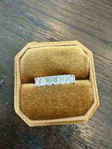 Diamant de laboratoire en or blanc massif 14K Diamant taille émeraude Bague demi-éternité Diamants 2 carats - Product Image 3