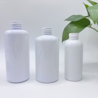 Bouteilles en PET blanches brillantes personnalisées en gros de 100/250 ml : contenants polyvalents pour les soins de la peau et les soins quotidiens pour l'emballage de marque