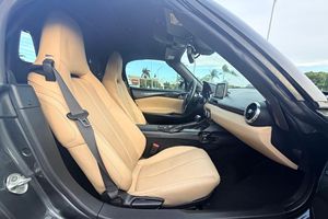 Excellent état, Mazda MX-5 Miata Grand Touring 2.0 L 4 cylindres, modèle 2016, d'occasion - Product Image 2