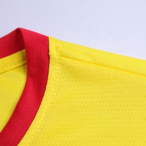 Camisetas de fútbol de manga corta baratas de alta calidad 2025-26 conjunto de uniforme completo con logotipo personalizado 100% poliéster transpirable de secado rápido - Product Image 4