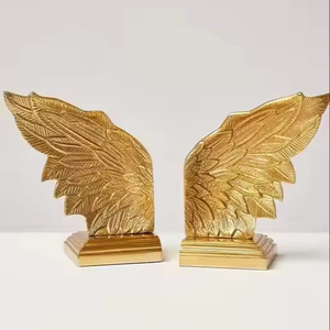 Sujetalibros de aluminio de calidad superior Precio de exportación Hecho a mano Mejor diseño Color dorado Soporte para libros Forma de alas - Product Image 1