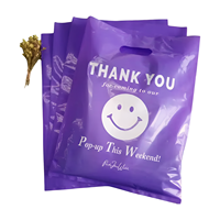 Sacs à provisions en plastique noir pour vêtements avec logo sacs à bijoux personnalisés avec poignée découpée pour boutique promotionnelle