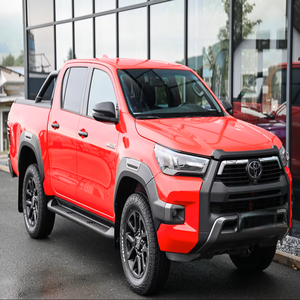 Pour camionnette Hilux Diesel avec couvercle de benne noir et doublure de hayon, lumières LED extérieures rouges - Product Image 3