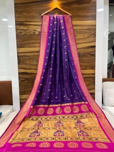 Saree en soie florale ethnique Pure Handloom avec or Zari Paithani extensible et écologique pour les vêtements de mariage - Product Image 2