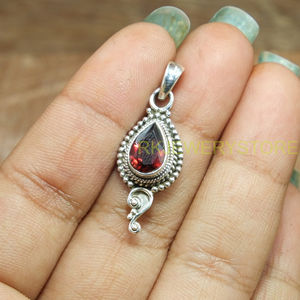Pendentif Goutte d'Eau en Grenat Rouge Naturel, Argent Sterling 925 Fait Main, Style Bohème Vintage Tribal, Pendentif en Pierre Précieuse en Argent Oxydé, Bijou - Product Image 6